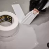 Adam Hall DTEXAVW50 Gaffer Tape bianco 50 mm x 50 m