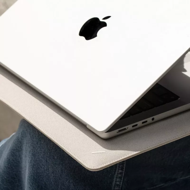 Native Union Stow Slim Sleeve per MacBook 13/14 pollici - Sandstone