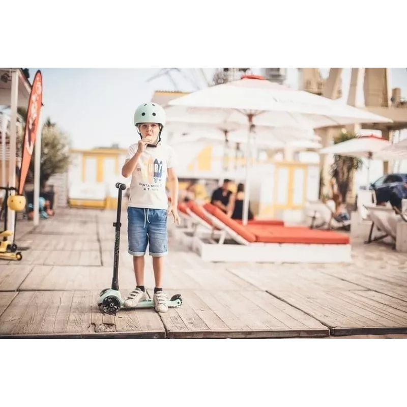 Scoot & Ride Highwaykick 3 LED Kiwi monopattino a 3 ruote