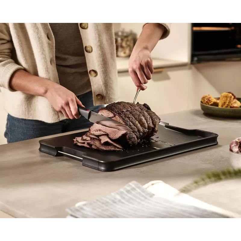 Joseph Joseph Cut&Carve Plus tagliere grande nero con punte integrate per fissare la carne