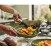Joseph Joseph Elevate cucchiaio pieno in acciaio inox e silicone