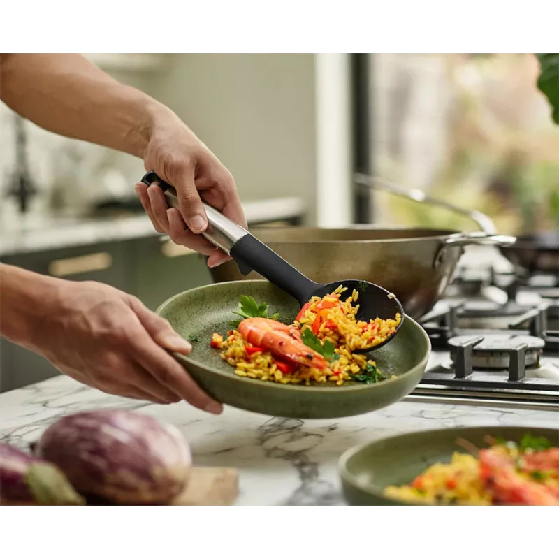 Joseph Joseph Elevate cucchiaio pieno in acciaio inox e silicone