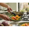 Joseph Joseph Elevate cucchiaio pieno in acciaio inox e silicone