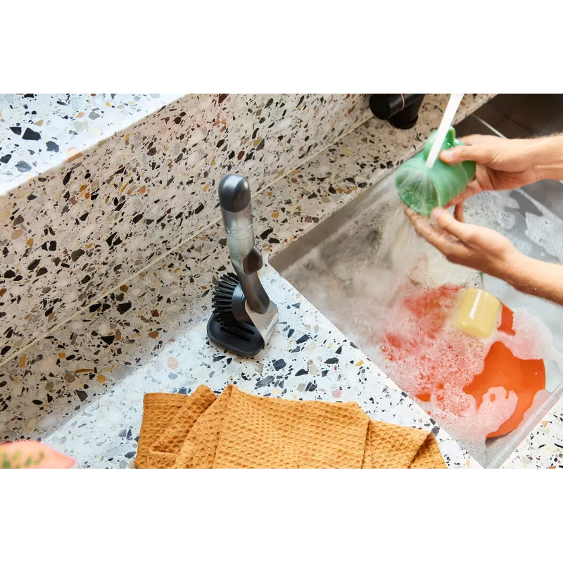 Joseph Joseph SinkTech spazzola lavapiatti con dispenser di detersivo e supporto in acciaio inox