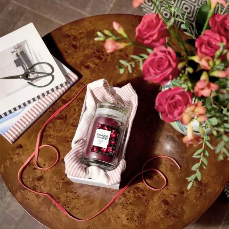 Yankee Candle Signature Black Cherry candela in barattolo grande 567g