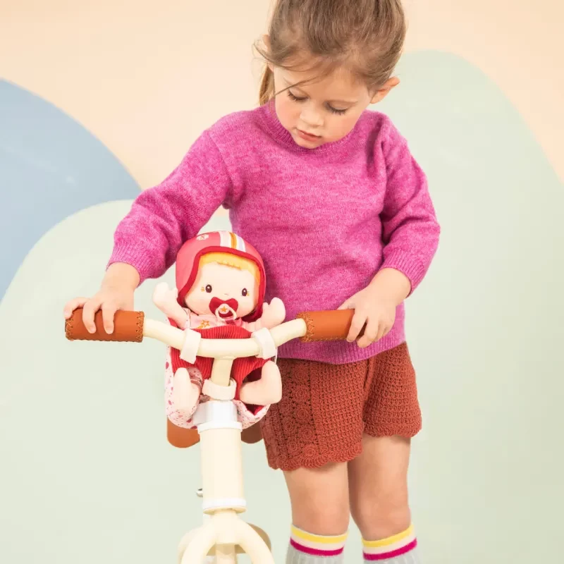 Lilliputiens bambola Lena nel seggiolino bici con doudou e casco 18m+