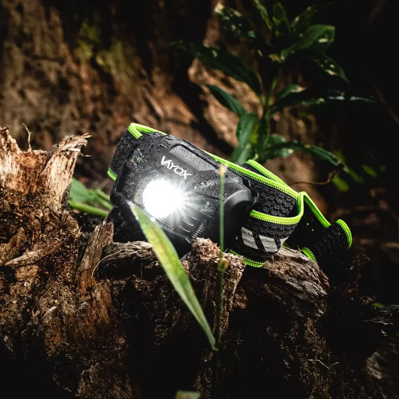 VAYOX VA0020 Lampada frontale a batteria ricaricabile, 170 lm, sensore di movimento, 1200 mAh, USB-C, IP66, nero