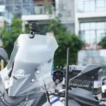 SUNNYLIFE Supporto a ventosa per parabrezza moto compatibile con GoPro SJCAM Xiaomi DJI Insta360 ZJ846-D