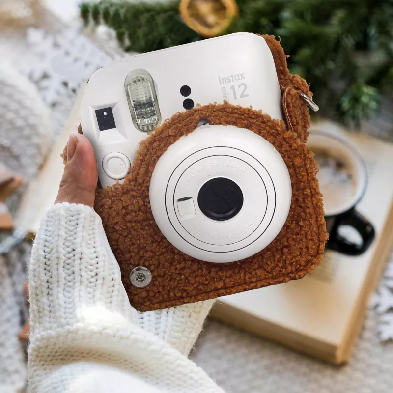 LOVEINSTANT custodia protettiva per Fujifilm Instax Mini 12 - design cane in peluche - marrone