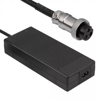 Akyga AK-EV-22 caricabatterie per e-bike per batterie ricaricabili Li-Ion 60 V (16S), 67,2 V, 2 A, 135 W, connettore femmina GX16 12 mm, 1,2 m
