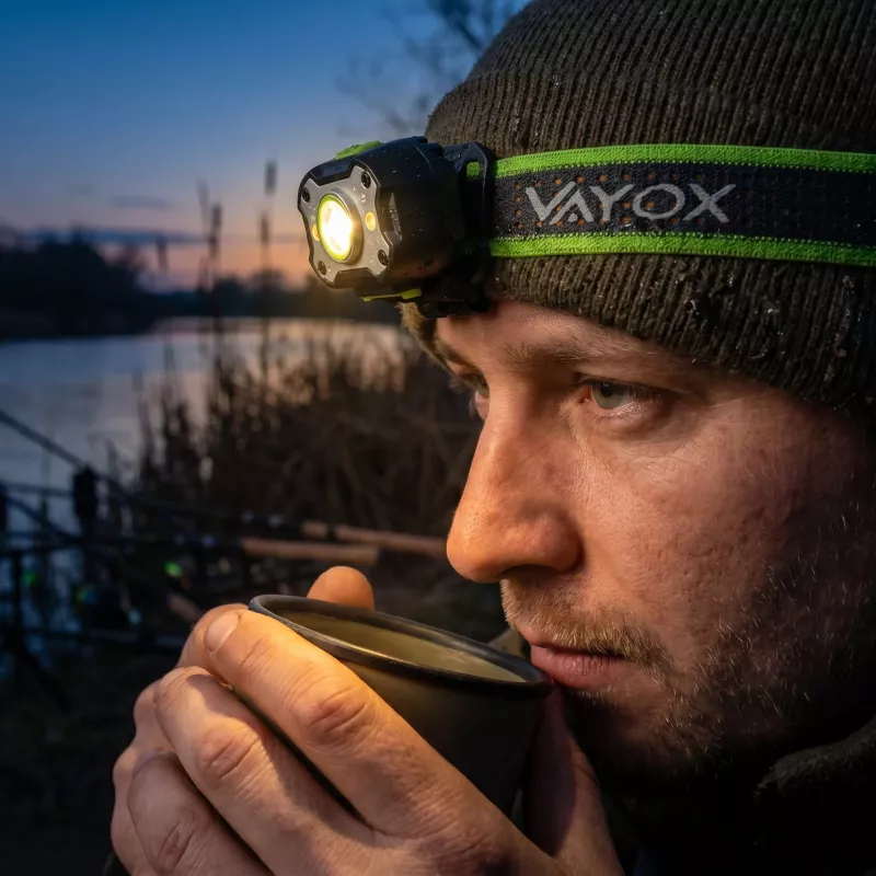 VAYOX VA0452 lampada frontale ricaricabile 650lm 2000mAh IPX4 lampada frontale LED con sensore di movimento