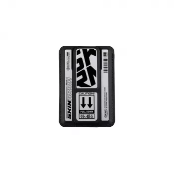 Skinarma Kado Kira Kobai Supporto con grip e ricarica MagSafe portafoglio Chrome