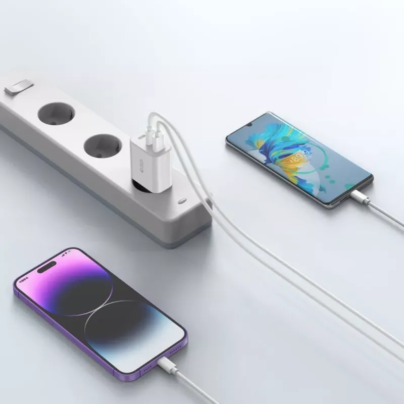 Tech-Protect NC30W Alimentatore da Parete USB-C e USB-A 3 Porte 30W bianco