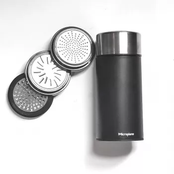 Microplane macinino universale - nero/trasparente, grattugia rotante per formaggi stagionati, cioccolato, frutta secca, spezie