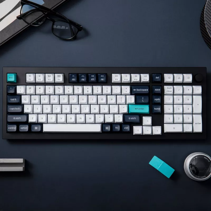 Keychron Q5M-M1 Tastiera meccanica 96%, Gateron G Pro Red Switch, RGB Hot-Swap, Bluetooth 5.1 e USB-C, case in alluminio