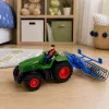 LEAN TOYS Trattore RC verde con rullo e contadino 1:24 radiocomandato