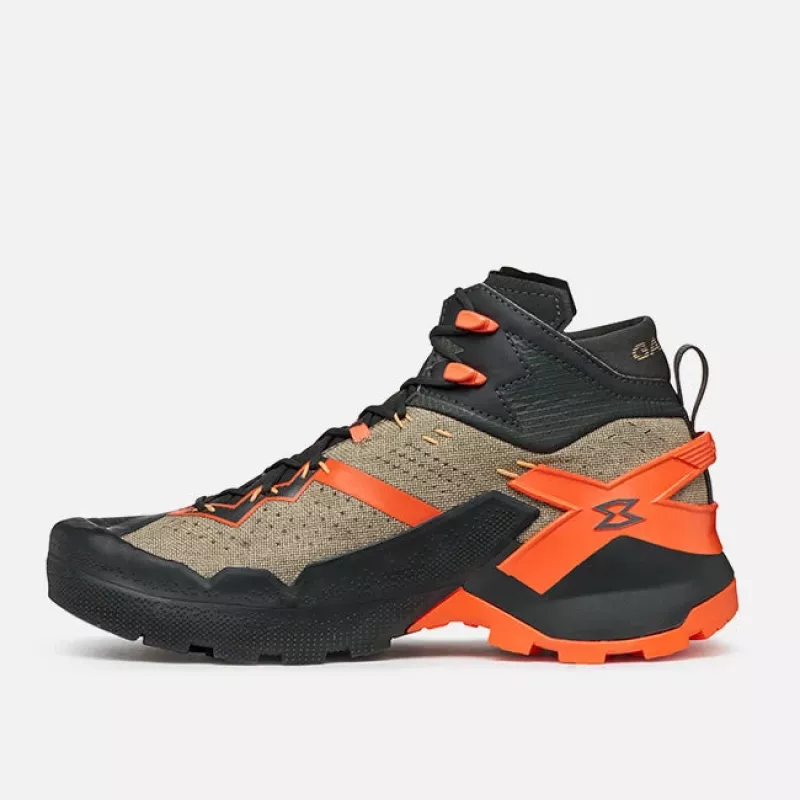 Garmont 9.81 Onyx Mid GTX Approach Shoes - Raven Black/Pale Beige, EU 41,5