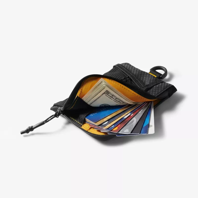 SPIGEN LF300 portacarte soft RFID nero