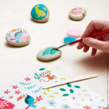 Set creativo Janod pittura su pietra - 6 pietre naturali, 6 colori acrilici, 2 pennelli, glitter, occhi mobili, adesivi - da 6 anni