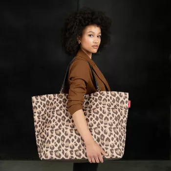Reisenthel Shopper XL Leo Macchiato – grande borsa per la spesa in PET riciclato con motivo leopardato, 35 L
