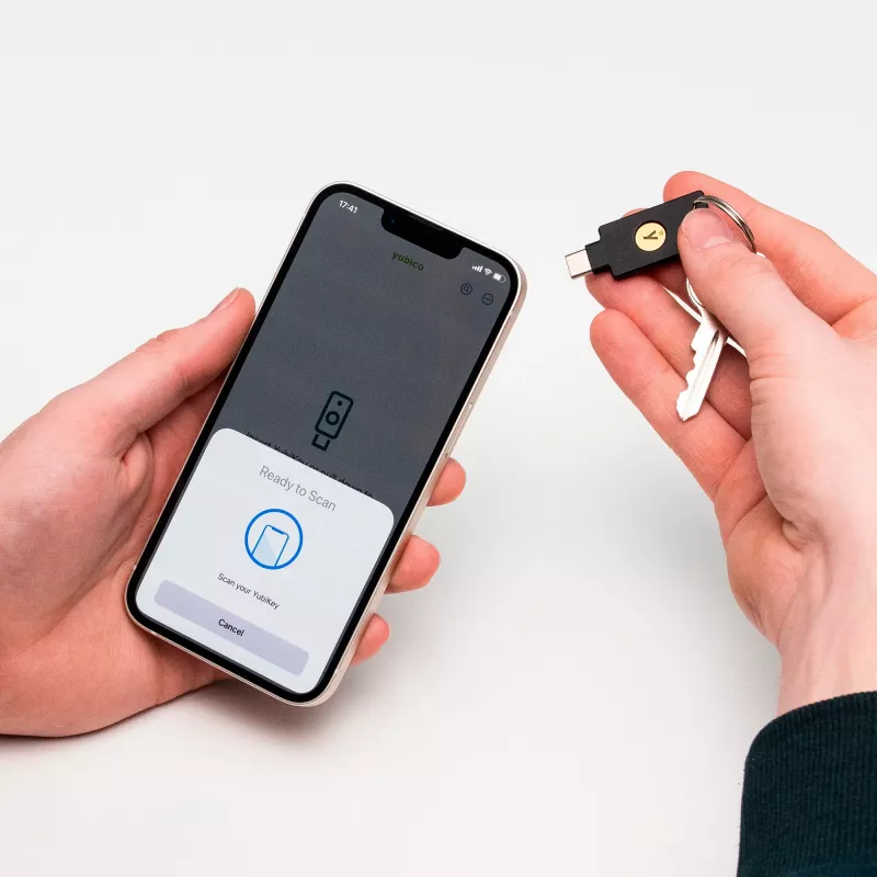 YubiKey 5C NFC chiave di sicurezza (nero/oro, confezione da 2)
