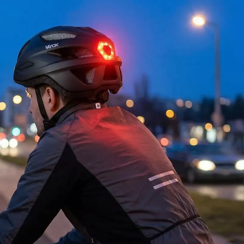 Vayox Kask Active Casco per bicicletta nero opaco con LED M