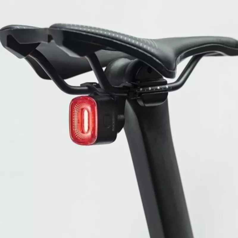 ROCKBROS Q2S luce posteriore per bici con rilevamento intelligente della frenata e cavo USB-C - nero
