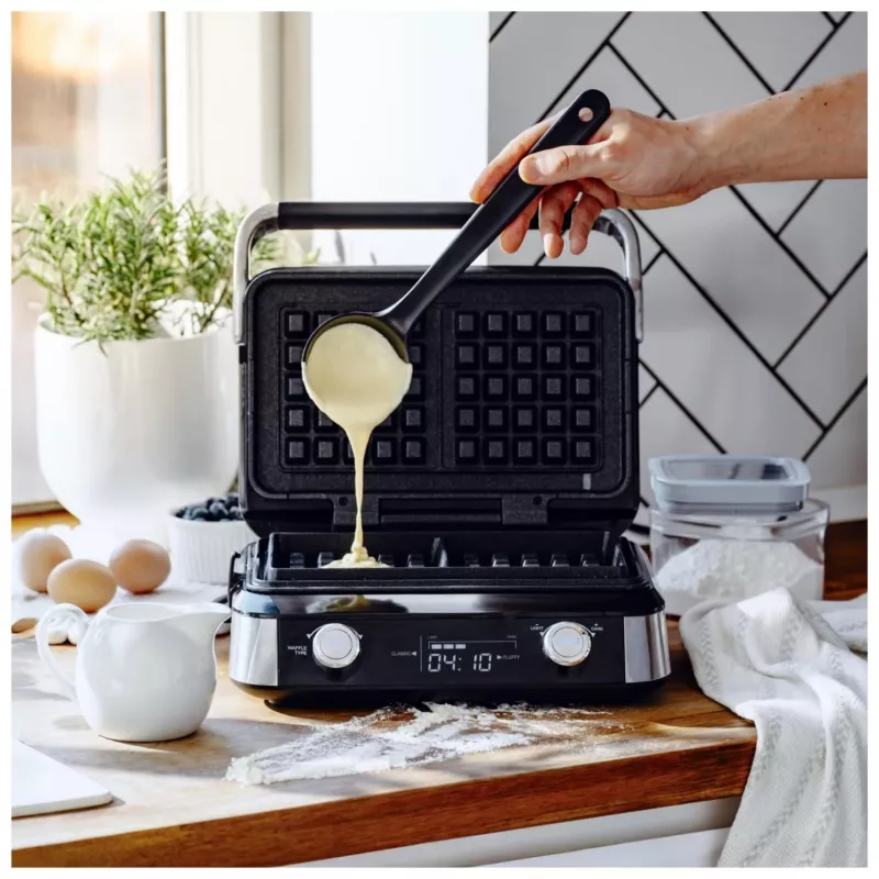 Adler AD 3084 piastra per waffle, 2400 W, nero/argento