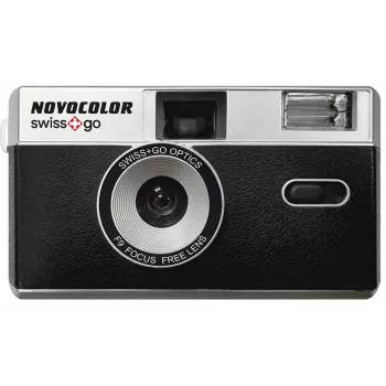 Swiss+Go Novocolor kit fotocamera analogica 35mm con flash, custodia, tracolla e pellicola Kodak (SWI401608)