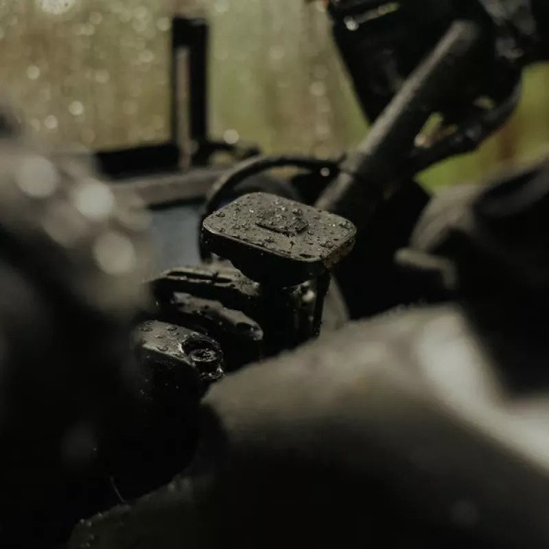 Supporto da manubrio per moto Peak Design Mobile V2 con funzione di ricarica (M-MM-AJ-BK-1)