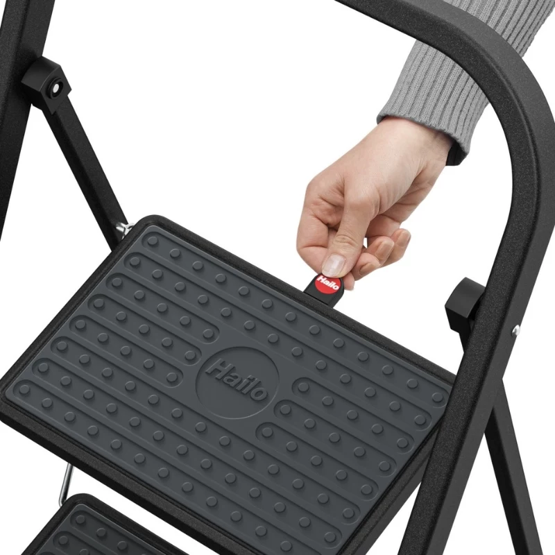 HAILO K44 StandardLine sgabello pieghevole, 3 gradini, barra di sicurezza, nero, 150 kg