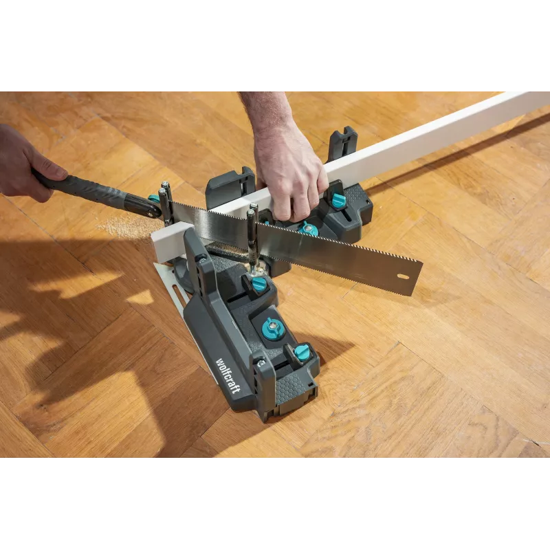 Wolfcraft 6956000 Troncatrice con seghetto a dorso, lama 240 mm, 11 TPI, tagli a 45° e 90°, pezzo max. 300x60 mm