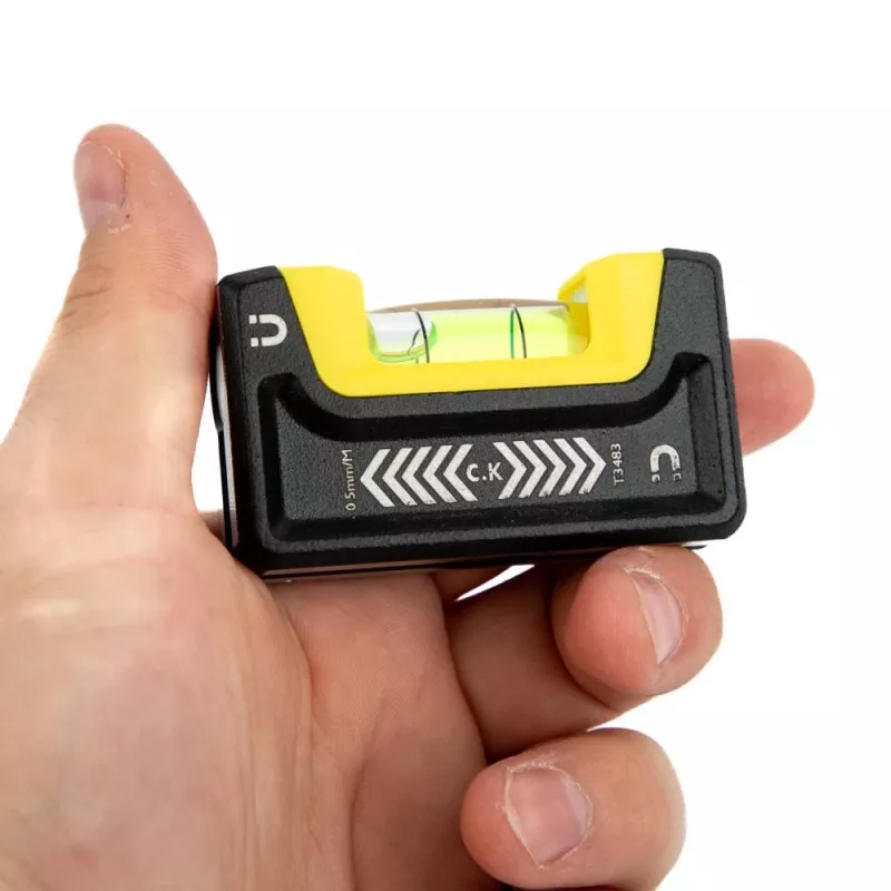 C.K Tools T3483 livella tascabile con magnete 67 mm 0,5 mm/m