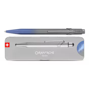 Penna a sfera Caran d'Ache 849 Storm Blue Claim Your Style 5th Edition medio inchiostro blu NM849.589