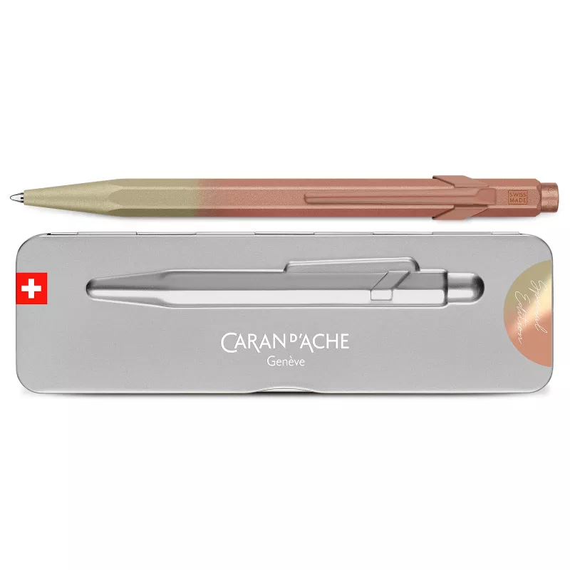 Caran d'Ache 849 penna a sfera Sunstone Pink Claim Your Style 5th Edition medium blu NM849.588