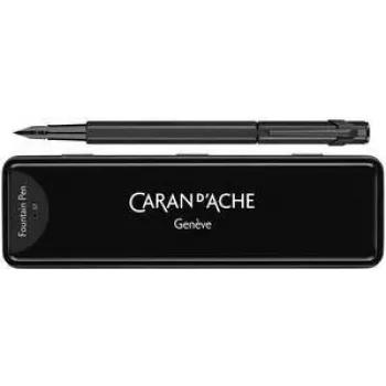 Caran d'Ache 849 Black Code penna stilografica, pennino medio, nero opaco 840.496