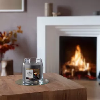 Yankee Candle Crackling Embers candela, media