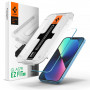 Spigen GLAS.tR EZ Fit vetro temperato per Apple iPhone 13 / 13 Pro / 14 / 16e / 17e, trasparente