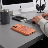 Custodia Tech-Protect BasicMag MagSafe per Apple iPhone 17 Pro / 18 Pro, arancione cosmico opaco
