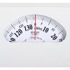 Adler AD 8179 Bilancia meccanica per persone - bianca, portata 136 kg