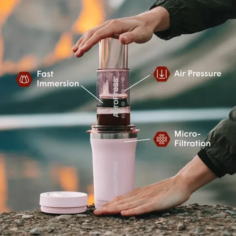 AeroPress Go Plus Macchina per il caffè con tazza termica rosa 475 ml