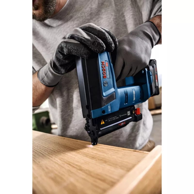 Bosch Professional GNH 18V-35 chiodatrice a batteria 18V (senza batteria, blu/nero)