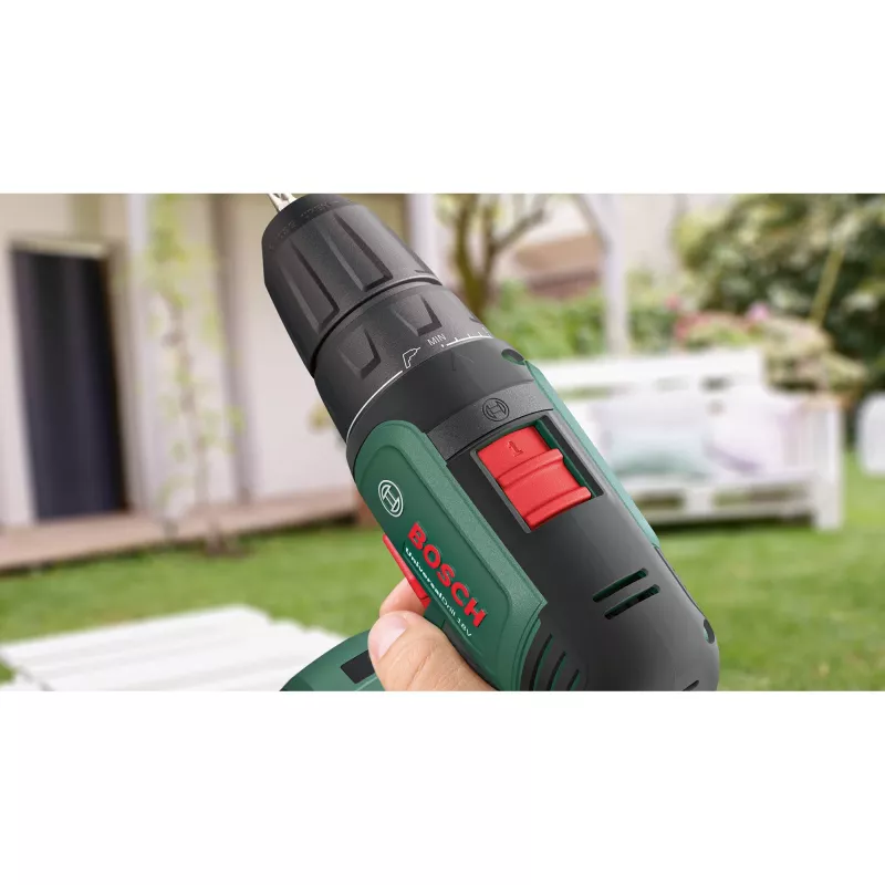 BOSCH UniversalImpact 18V Trapano avvitatore a percussione a batteria (verde/nero, 2x1,5 Ah Li-Ion, set da 241 pezzi)