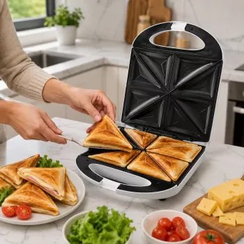 Brock SSM 3008 WH sandwich maker XXL 8 fette, 1400W, piastre triangolari antiaderenti, manico freddo, chiusura di sicurezza, conservazione verticale, bianco
