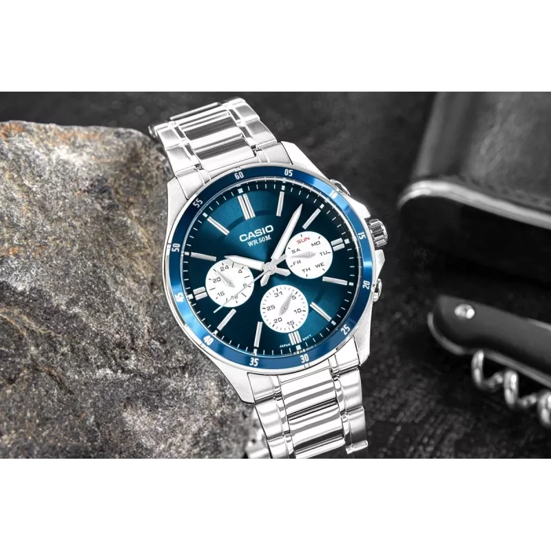 Casio MTP-1374D-2A3 orologio da uomo analogico al quarzo con bracciale in acciaio inossidabile, quadrante blu, display giorno-data, 50m resistenza all'acqua