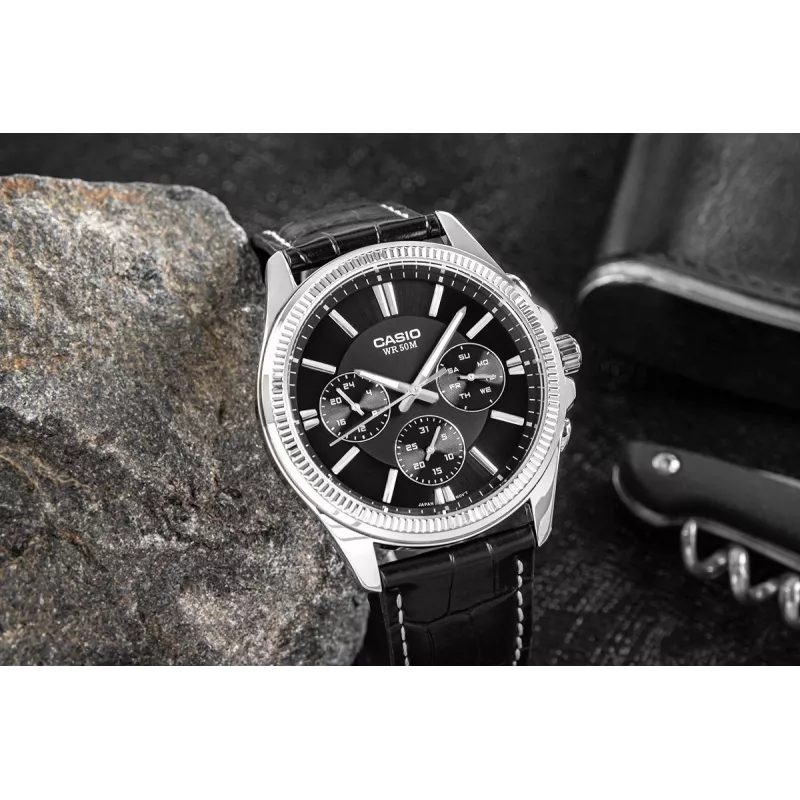 CASIO MTP1375L1AVDF Orologio analogico al quarzo uomo con cinturino in pelle, quadrante nero, 42 mm