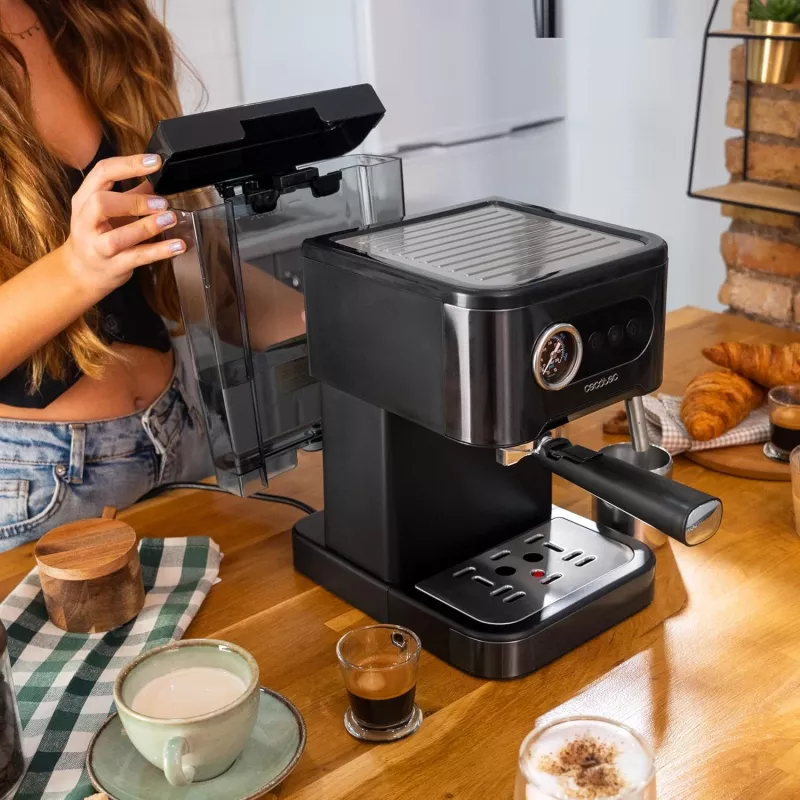 Cecotec Power Espresso 20 Pro Latte Macchina per caffè, 20 bar di pressione, montalatte integrato, semiautomatica, nera, 1350 W