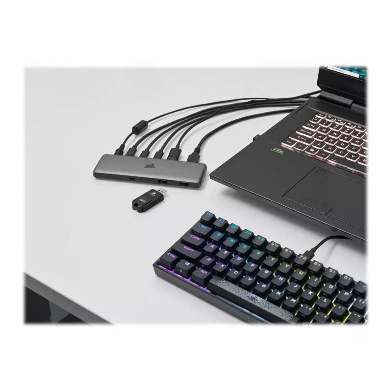 Corsair USB100 Hub USB-C 7 porte con 4 USB 3.0 Type-A e 3 porte USB-C, 5 Gbit/s, alluminio, nero