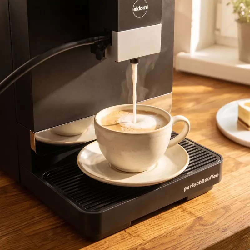 ELDOM ECA10 Macchina per caffè automatica con pressione, 7 programmi, 19 bar, 1450 W, serbatoio acqua 1,8 L, bean-to-cup, LCD, nero