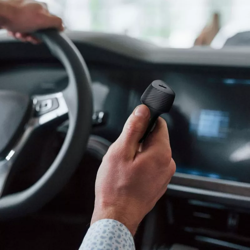 Forcell F-Energy Carbon Caricabatterie da auto USB-C QC3.0 PD 20W con cavo USB-C a Lightning CC50-1C nero